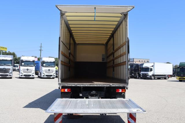 Mercedes-Benz Atego 1230 L - Ponyvás teherautó: 5 kép. Mercedes-Benz Atego 1230 L - Ponyvás teherautó: 5 kép.