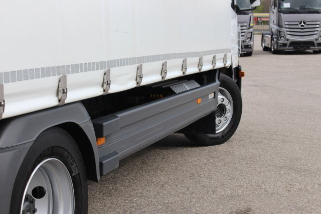 Mercedes-Benz Atego 1524 L - Ponyvás teherautó: 5 kép. Mercedes-Benz Atego 1524 L - Ponyvás teherautó: 5 kép.