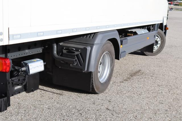 Mercedes-Benz Atego 1524 L - Dobozos felépítményű teherautó: 5 kép. Mercedes-Benz Atego 1524 L - Dobozos felépítményű teherautó: 5 kép.