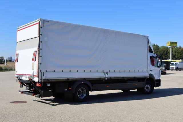 Mercedes-Benz Atego 1524 L - Ponyvás teherautó: 3 kép. Mercedes-Benz Atego 1524 L - Ponyvás teherautó: 3 kép.