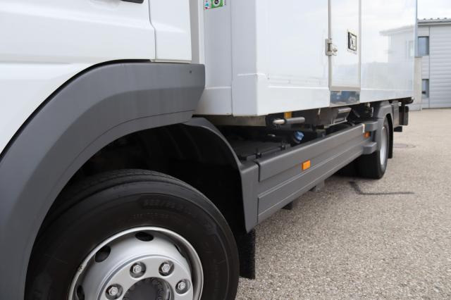 Mercedes-Benz Atego 1527 L - Hűtős teherautó: 3 kép. Mercedes-Benz Atego 1527 L - Hűtős teherautó: 3 kép.