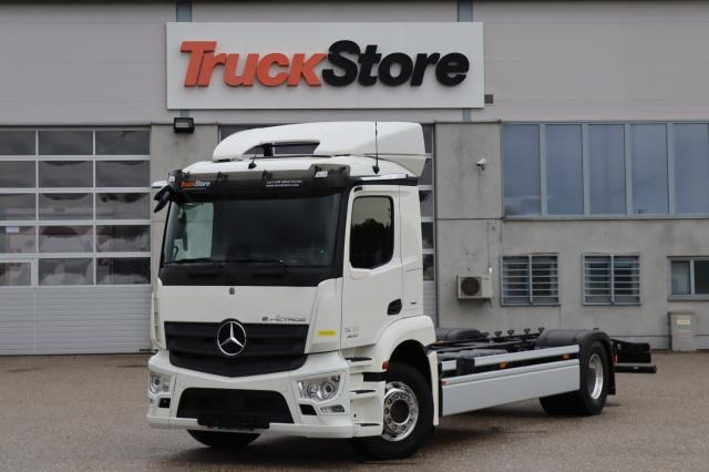 Mercedes-Benz eActros 300 L - Alvaz teherautó: 1 kép. Mercedes-Benz eActros 300 L - Alvaz teherautó: 1 kép.