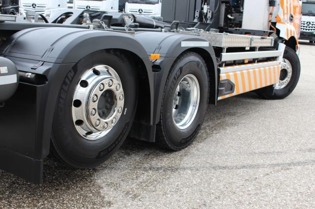 Mercedes-Benz eActros 300 L - Horgos rakodó teherautó: 5 kép. Mercedes-Benz eActros 300 L - Horgos rakodó teherautó: 5 kép.