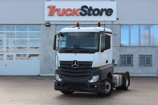 Mercedes-Benz AXOR 1845LS EURO3 - Nyergesvontató: 1 kép. Mercedes-Benz AXOR 1845LS EURO3 - Nyergesvontató: 1 kép.