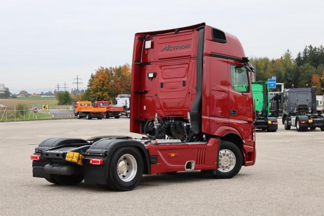 Mercedes-Benz Actros 1851 LS - Nyergesvontató: 4 kép. Mercedes-Benz Actros 1851 LS - Nyergesvontató: 4 kép.