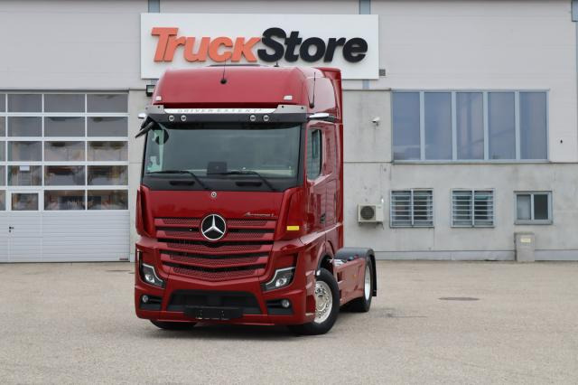 Mercedes-Benz Actros 1851 LS - Nyergesvontató: 1 kép. Mercedes-Benz Actros 1851 LS - Nyergesvontató: 1 kép.