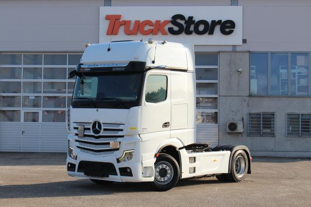 Mercedes-Benz Actros 1851 LS - Nyergesvontató: 1 kép. Mercedes-Benz Actros 1851 LS - Nyergesvontató: 1 kép.