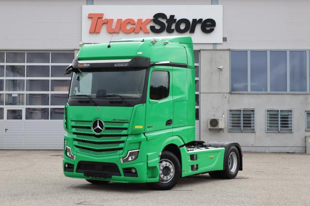 Mercedes-Benz Actros 1853 LS - Nyergesvontató: 1 kép. Mercedes-Benz Actros 1853 LS - Nyergesvontató: 1 kép.