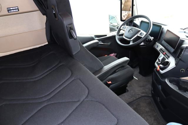 Nyergesvontató Mercedes-Benz Actros 1853 LS: 9 kép.