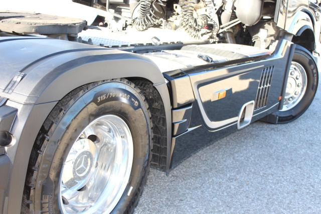 Mercedes-Benz Actros 1853LS ÖLRETARDER - Nyergesvontató: 5 kép. Mercedes-Benz Actros 1853LS ÖLRETARDER - Nyergesvontató: 5 kép.