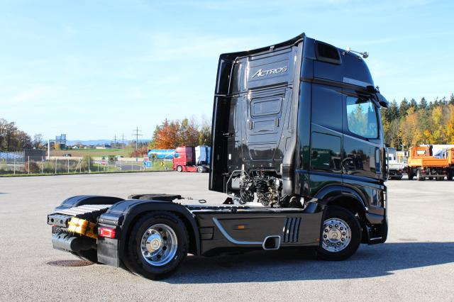 Mercedes-Benz Actros 1853LS ÖLRETARDER - Nyergesvontató: 3 kép. Mercedes-Benz Actros 1853LS ÖLRETARDER - Nyergesvontató: 3 kép.