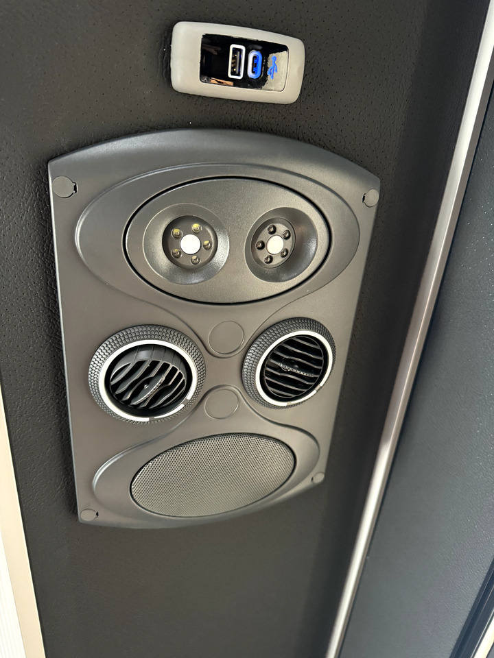 Mercedes-Benz Sprinter 517 - Minibusz, Kisbusz: 5 kép. Mercedes-Benz Sprinter 517 - Minibusz, Kisbusz: 5 kép.