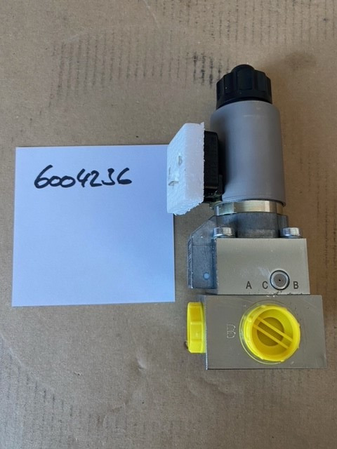 O&K Terex RH120 RH170 Control valves 6004235 1455219 6004236 1455220 505-2467 505-2196 - Alkatrész - Kotrógép: 3 kép. O&K Terex RH120 RH170 Control valves 6004235 1455219 6004236 1455220 505-2467 505-2196 - Alkatrész - Kotrógép: 3 kép.