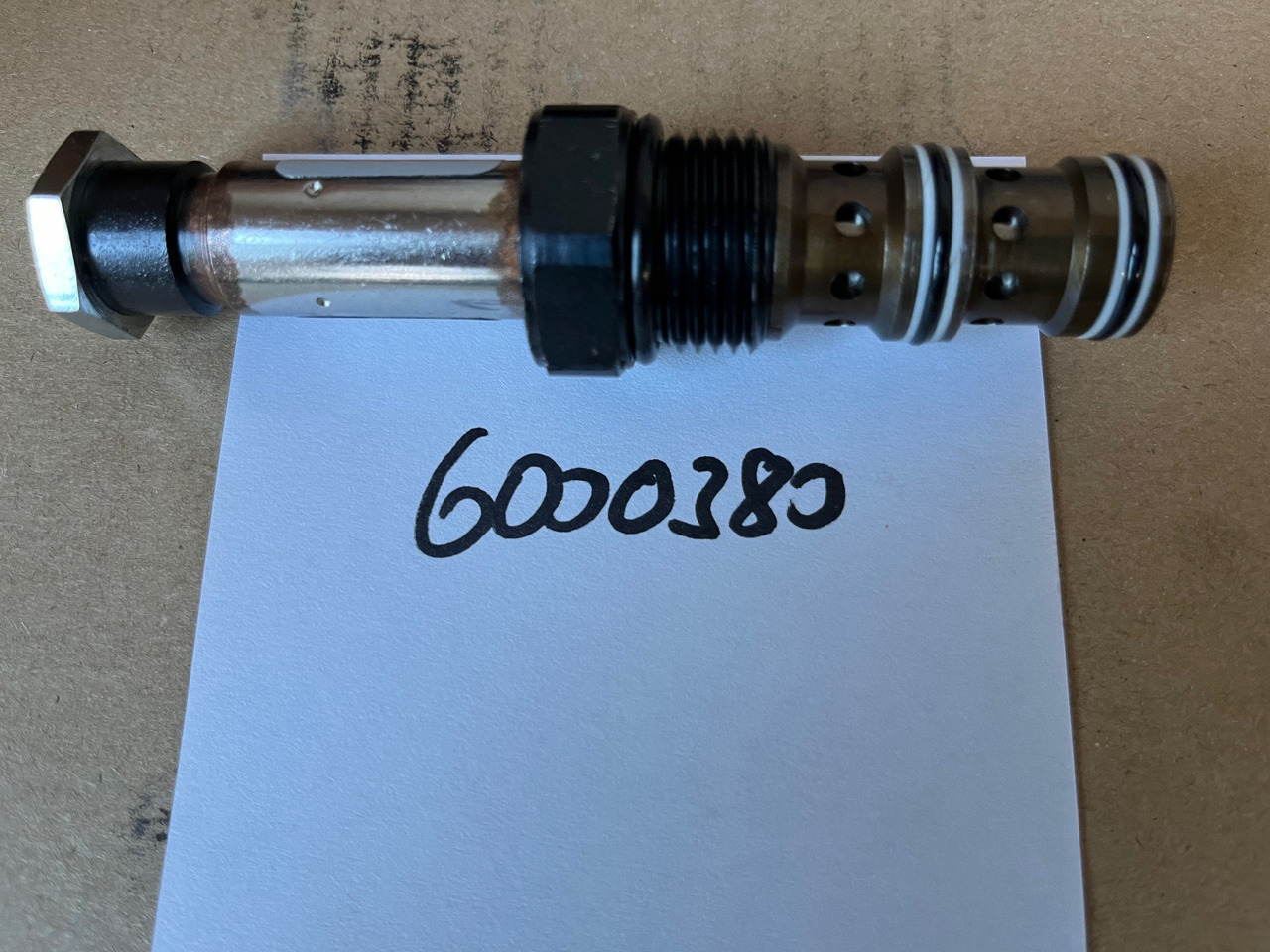 O&K Terex Valve 6000380 1455218 533-7208 - Alkatrész - Kotrógép: 1 kép. O&K Terex Valve 6000380 1455218 533-7208 - Alkatrész - Kotrógép: 1 kép.