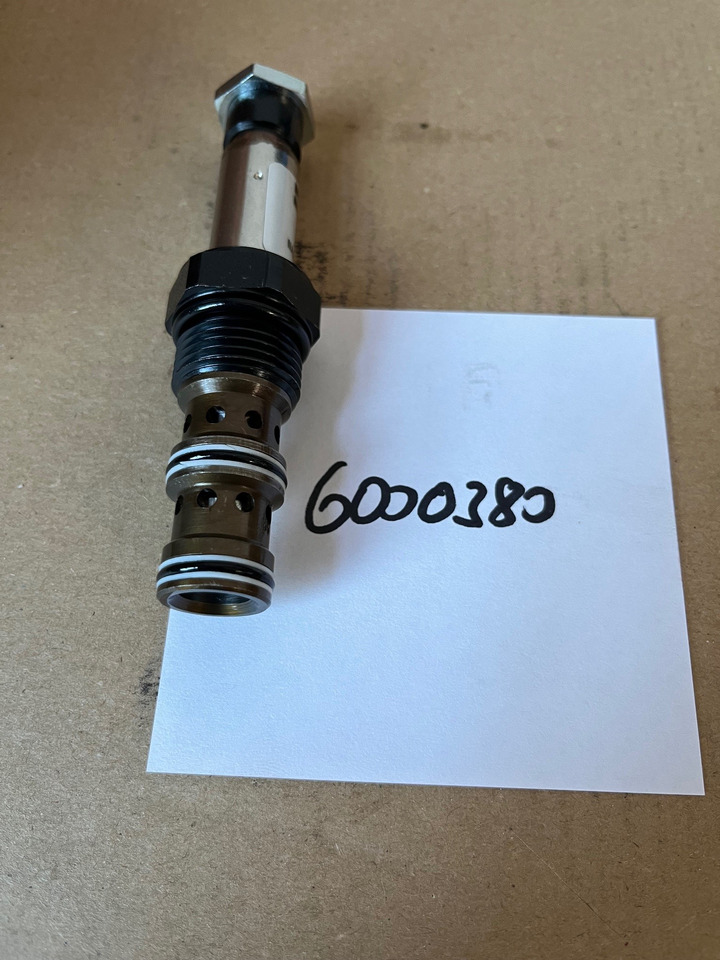 O&K Terex Valve 6000380 1455218 533-7208 - Alkatrész - Kotrógép: 2 kép. O&K Terex Valve 6000380 1455218 533-7208 - Alkatrész - Kotrógép: 2 kép.