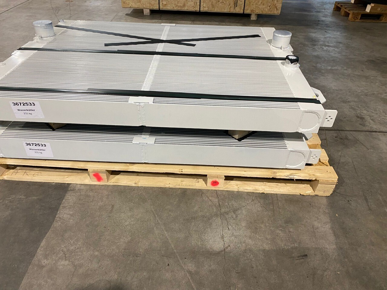 O&K Terex Water radiator RH120 Cat 6030 3672533 1459344 533-9472 - Radiátor - Teherautó: 1 kép. O&K Terex Water radiator RH120 Cat 6030 3672533 1459344 533-9472 - Radiátor - Teherautó: 1 kép.