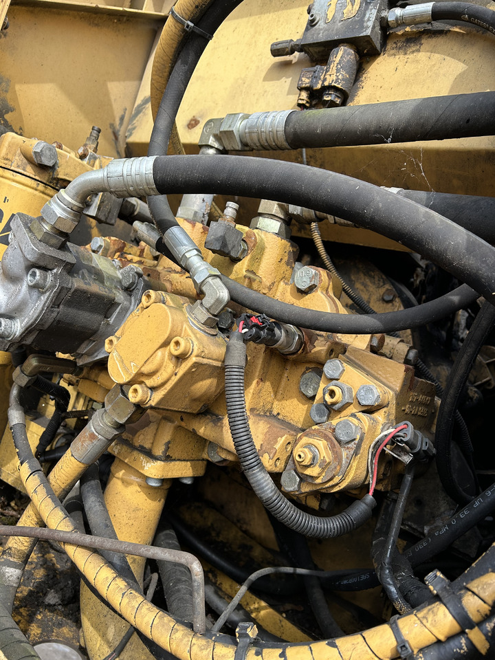 CATERPILLAR - Hidraulikus szivattyú - Kotrógép: 4 kép. CATERPILLAR - Hidraulikus szivattyú - Kotrógép: 4 kép.