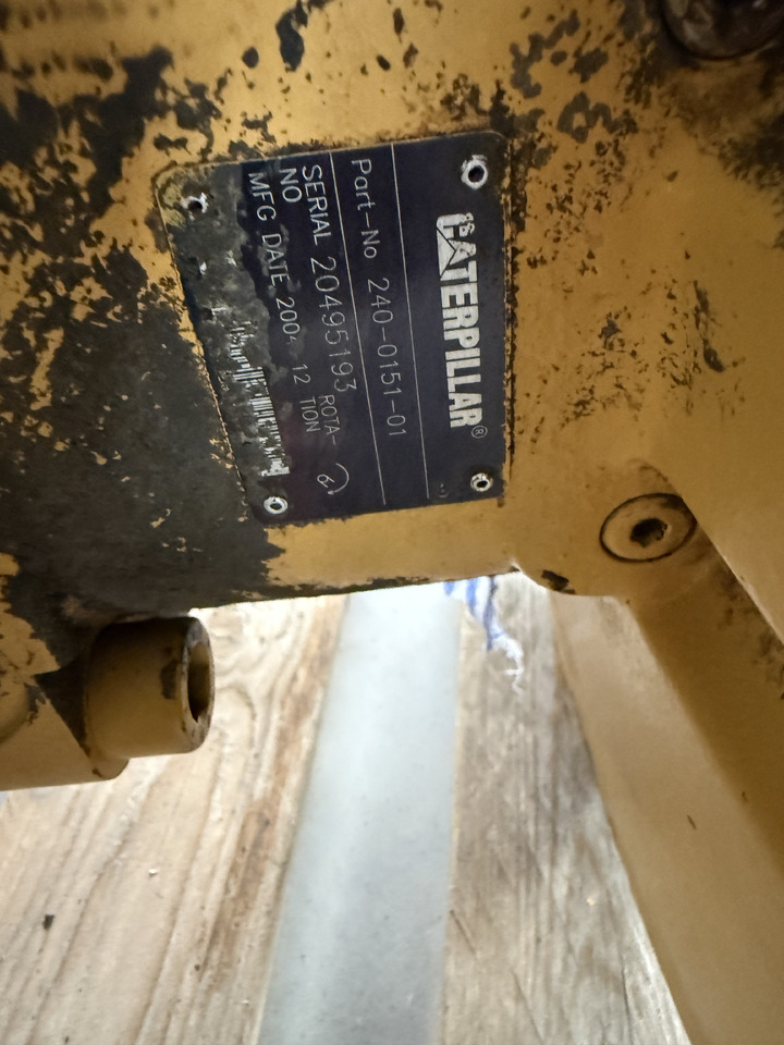 CATERPILLAR M313C - Hidraulikus szivattyú - Gumikerekes kotró: 4 kép. CATERPILLAR M313C - Hidraulikus szivattyú - Gumikerekes kotró: 4 kép.