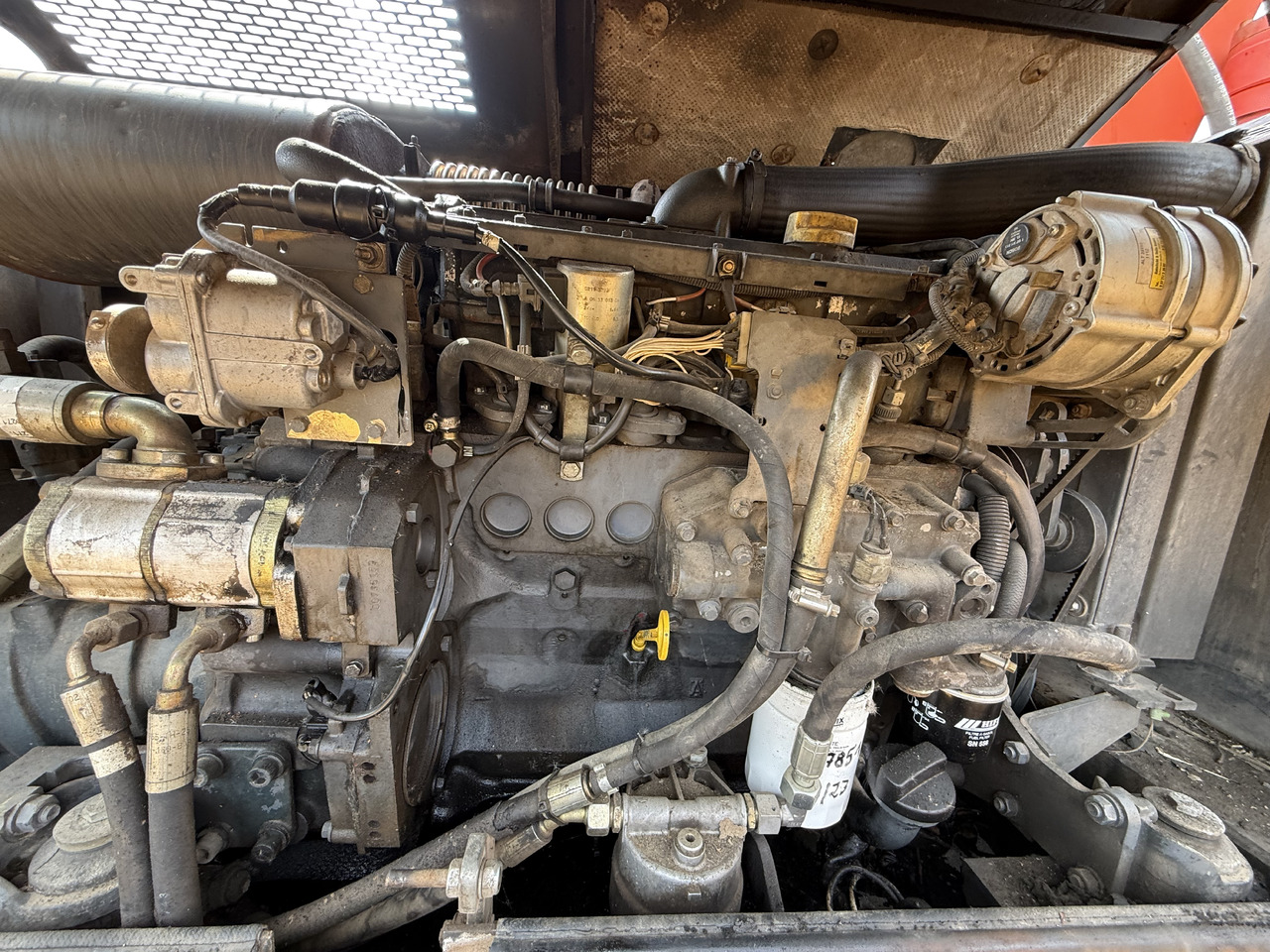 DEUTZ BF4M1012 C - Motor - Kotrógép: 3 kép. DEUTZ BF4M1012 C - Motor - Kotrógép: 3 kép.
