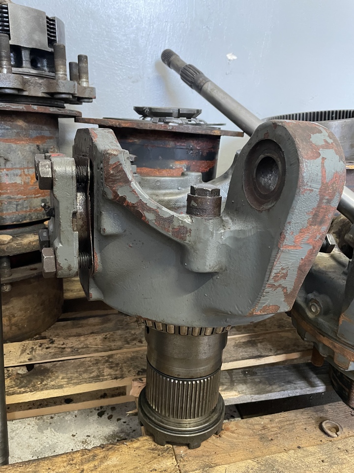 LIEBHERR A900C - Csonkállvány - Gumikerekes kotró: 1 kép. LIEBHERR A900C - Csonkállvány - Gumikerekes kotró: 1 kép.