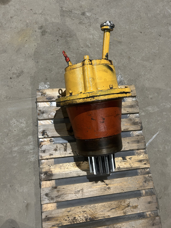 LIEBHERR R914 R924 - Fordító motor - Kotrógép: 1 kép. LIEBHERR R914 R924 - Fordító motor - Kotrógép: 1 kép.