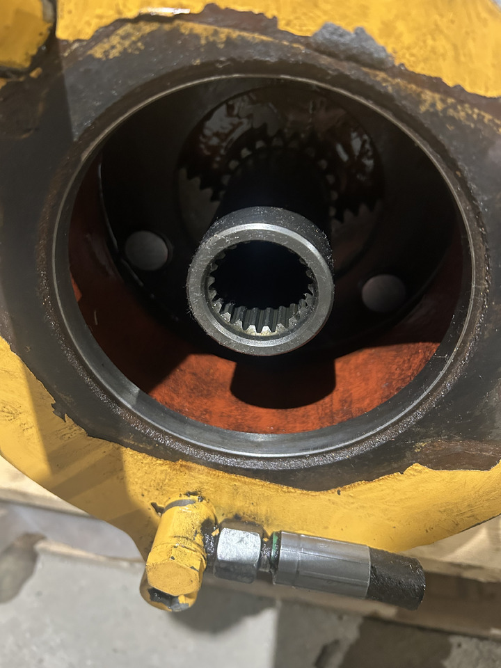 LIEBHERR R914 R924 - Fordító motor - Kotrógép: 3 kép. LIEBHERR R914 R924 - Fordító motor - Kotrógép: 3 kép.