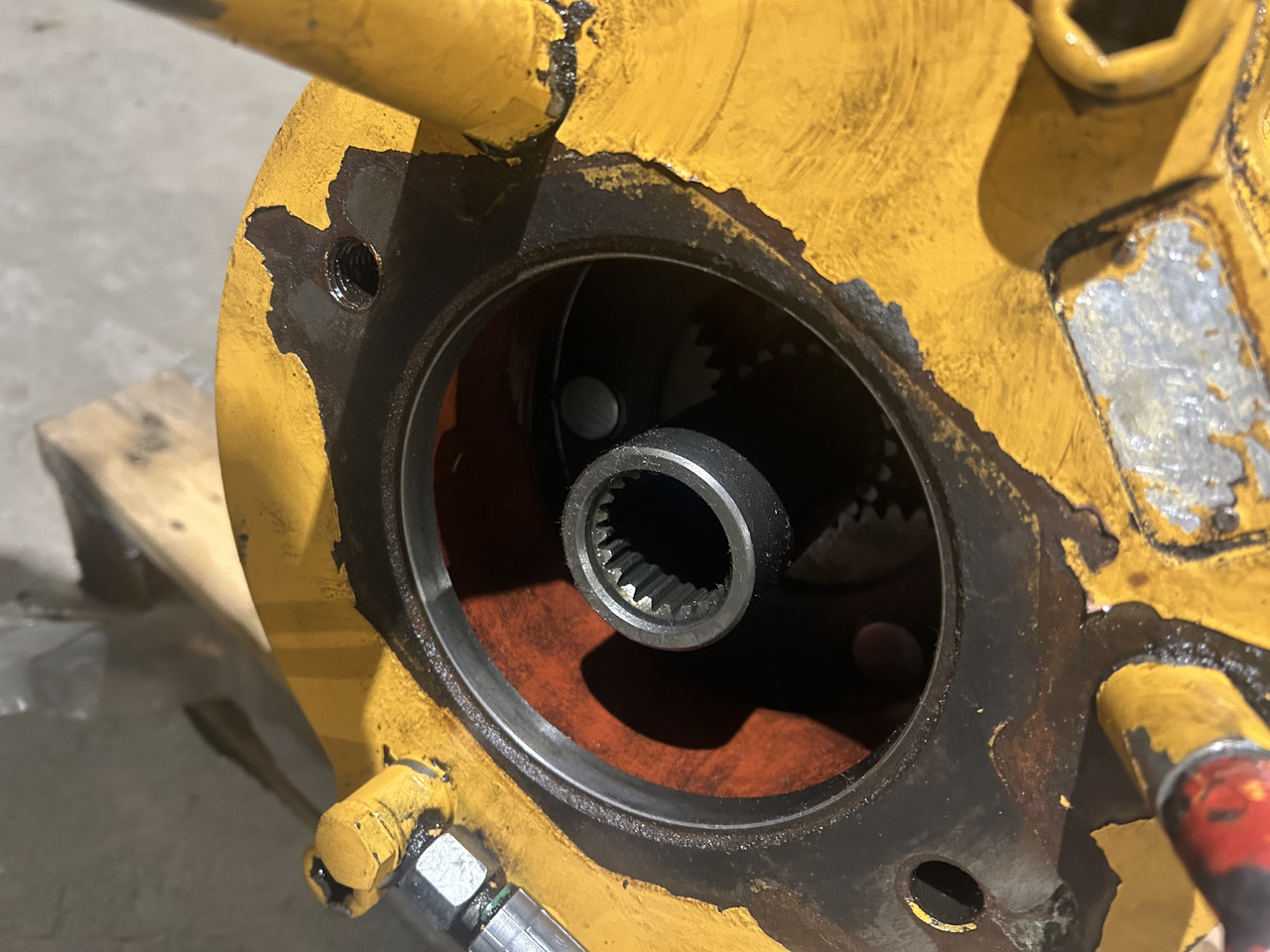 LIEBHERR R914 R924 - Fordító motor - Kotrógép: 4 kép. LIEBHERR R914 R924 - Fordító motor - Kotrógép: 4 kép.