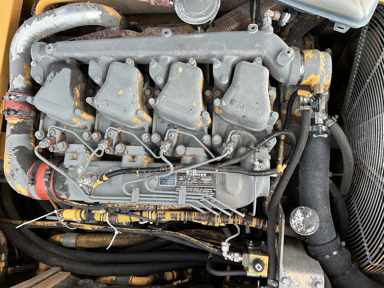 Liebehrr D904TB - Motor - Gumikerekes kotró: 2 kép. Liebehrr D904TB - Motor - Gumikerekes kotró: 2 kép.
