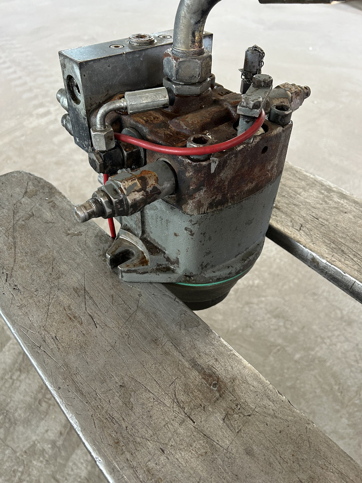 Liebherr FMF064 - Hidraulikus motor - Kotrógép: 2 kép. Liebherr FMF064 - Hidraulikus motor - Kotrógép: 2 kép.