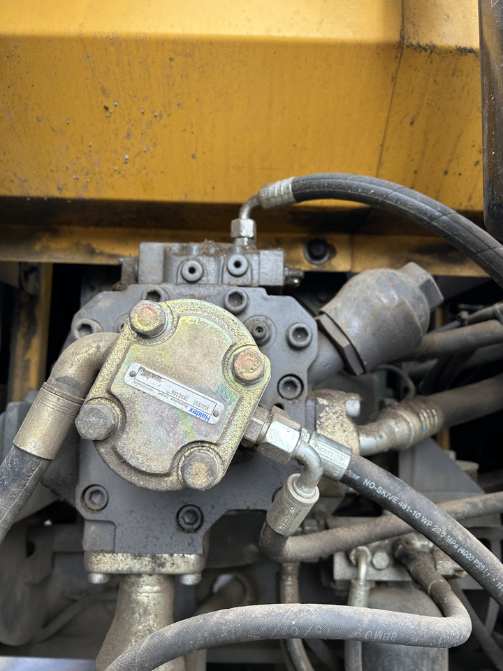 Linde Volvo EW 140C - Hidraulikus szivattyú - Kotrógép: 3 kép. Linde Volvo EW 140C - Hidraulikus szivattyú - Kotrógép: 3 kép.