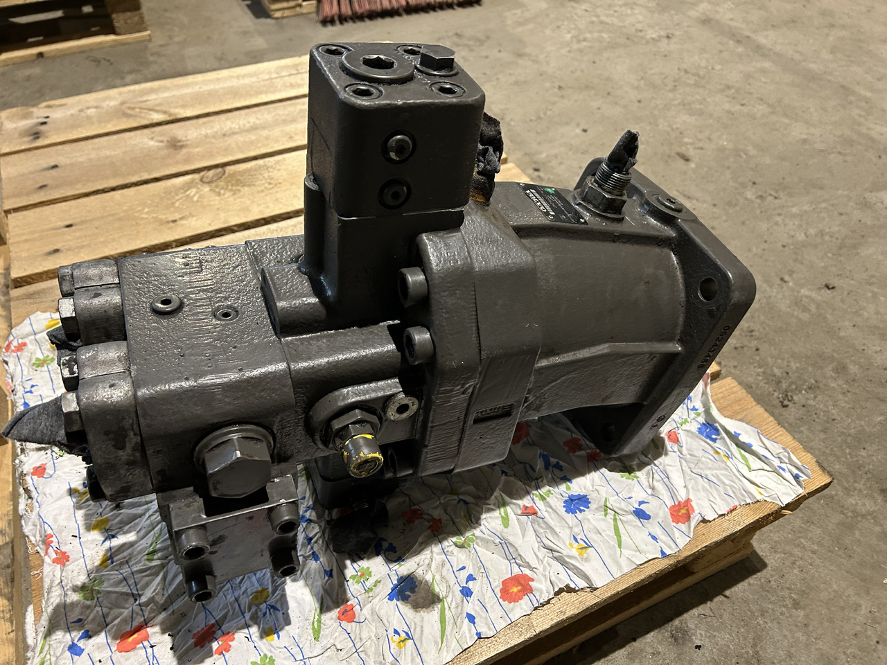 REXROTH A6VM140HAITB - Hidraulikus motor - Gumikerekes kotró: 1 kép. REXROTH A6VM140HAITB - Hidraulikus motor - Gumikerekes kotró: 1 kép.