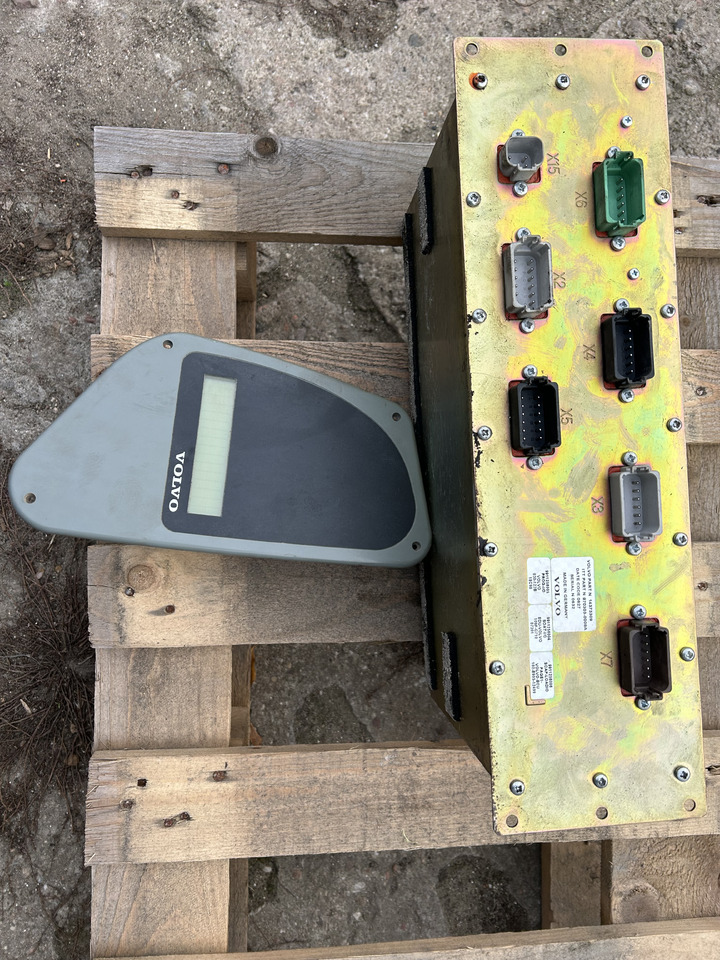 Volvo EW140 - ECU - Gumikerekes kotró: 1 kép. Volvo EW140 - ECU - Gumikerekes kotró: 1 kép.