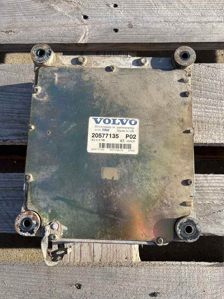 Volvo EW160B - ECU - Gumikerekes kotró: 3 kép. Volvo EW160B - ECU - Gumikerekes kotró: 3 kép.