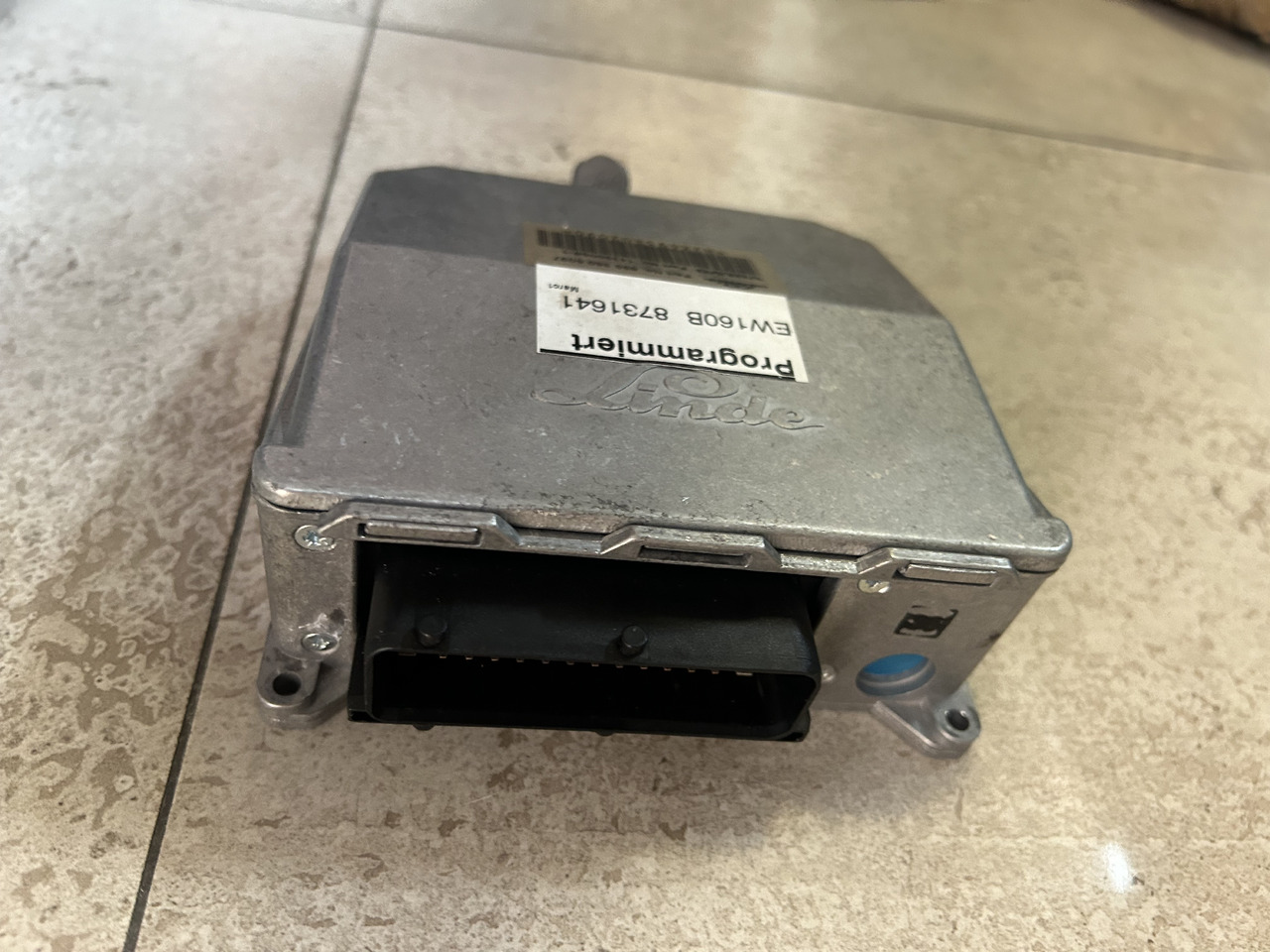 Volvo EW160B  - ECU - Gumikerekes kotró: 3 kép. Volvo EW160B  - ECU - Gumikerekes kotró: 3 kép.