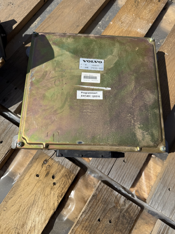 Volvo Monitor, wyświetlacz - ECU - Kotrógép: 4 kép. Volvo Monitor, wyświetlacz - ECU - Kotrógép: 4 kép.