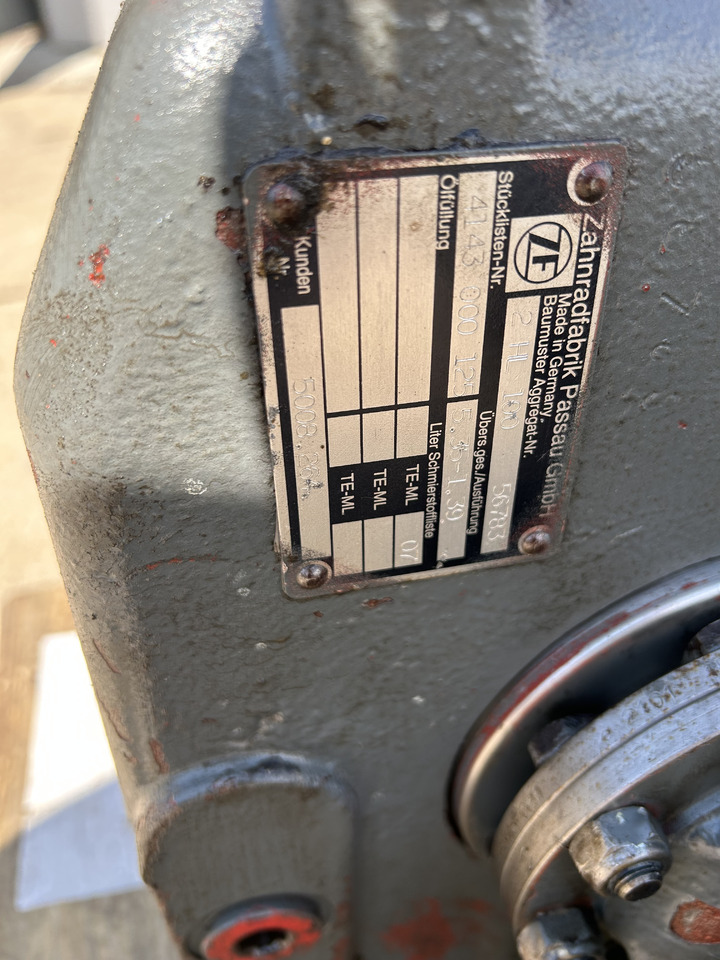 ZF 2HL 100, LIEBHERR 904B - Sebességváltó - Kotrógép: 5 kép. ZF 2HL 100, LIEBHERR 904B - Sebességváltó - Kotrógép: 5 kép.