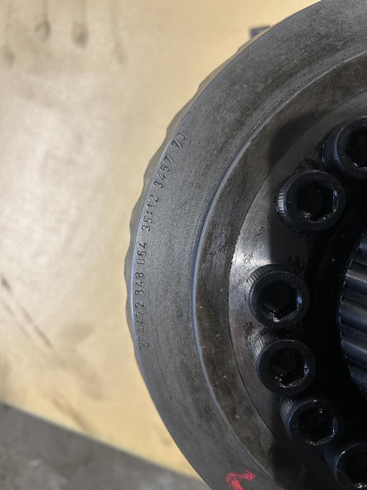 ZF 4472 348 064 35:12 - Differenciálmű - Gumikerekes kotró: 3 kép. ZF 4472 348 064 35:12 - Differenciálmű - Gumikerekes kotró: 3 kép.