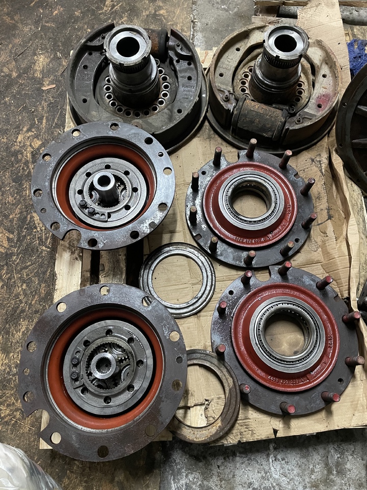 ZF - Tengely és alkatrészek - Gumikerekes kotró: 1 kép. ZF - Tengely és alkatrészek - Gumikerekes kotró: 1 kép.