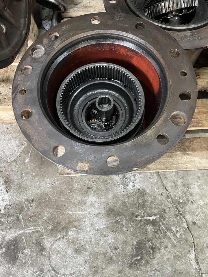 ZF zwolnica MS-E3050 - Tengely és alkatrészek - Kotrógép: 3 kép. ZF zwolnica MS-E3050 - Tengely és alkatrészek - Kotrógép: 3 kép.