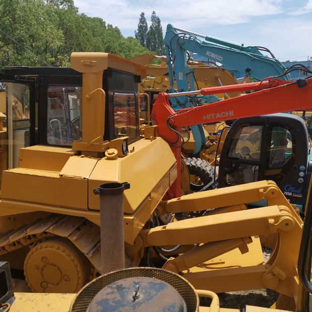 2016 Caterpillar D7H - Buldózer: 4 kép. 2016 Caterpillar D7H - Buldózer: 4 kép.