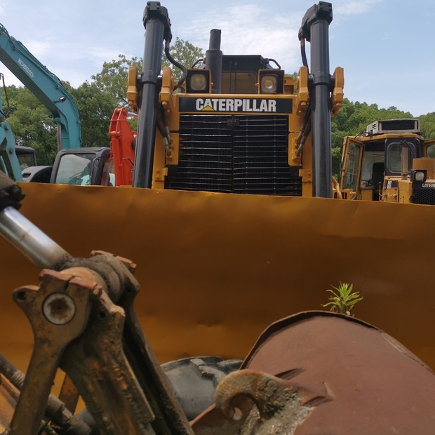 2016 Caterpillar D7H - Buldózer: 3 kép. 2016 Caterpillar D7H - Buldózer: 3 kép.