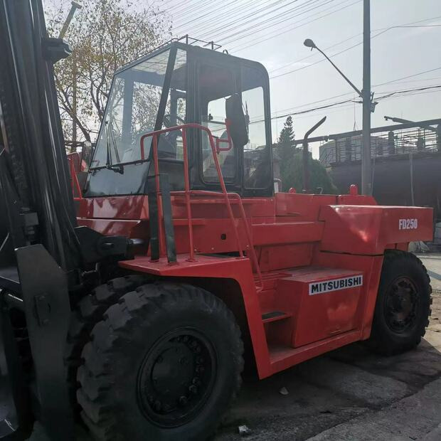 Villás targonca 2019 MITSUBISHI FD250: 9 kép.