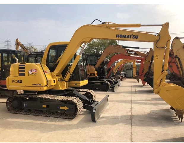 2020 Komatsu PC60 - Minikotró: 2 kép. 2020 Komatsu PC60 - Minikotró: 2 kép.