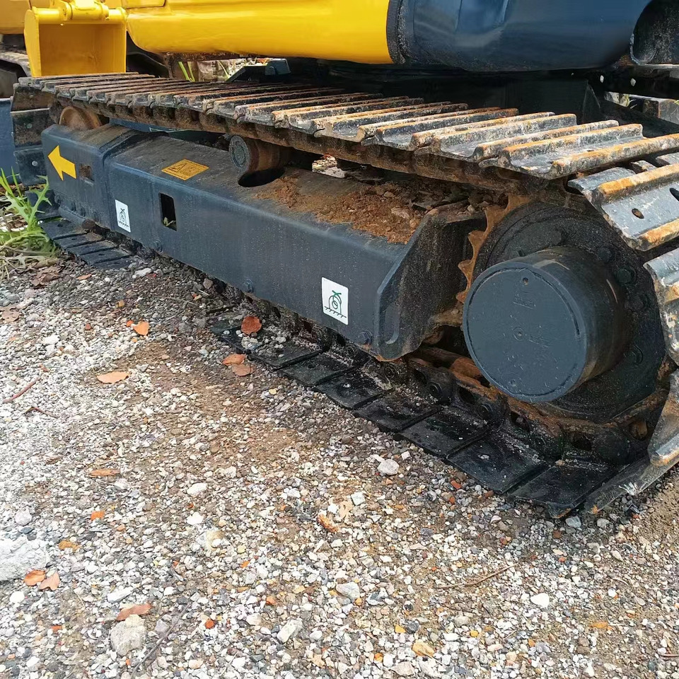 KOMATSU PC30 - Minikotró: 4 kép. KOMATSU PC30 - Minikotró: 4 kép.