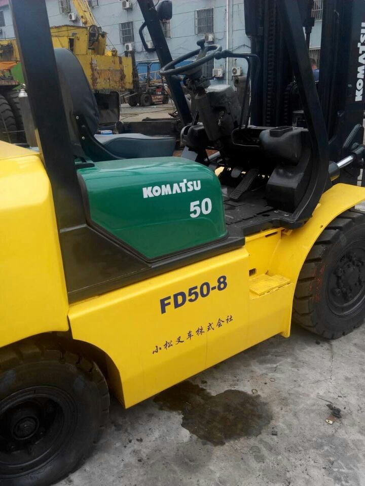 Komatsu FD50 - Villás targonca: 4 kép. Komatsu FD50 - Villás targonca: 4 kép.