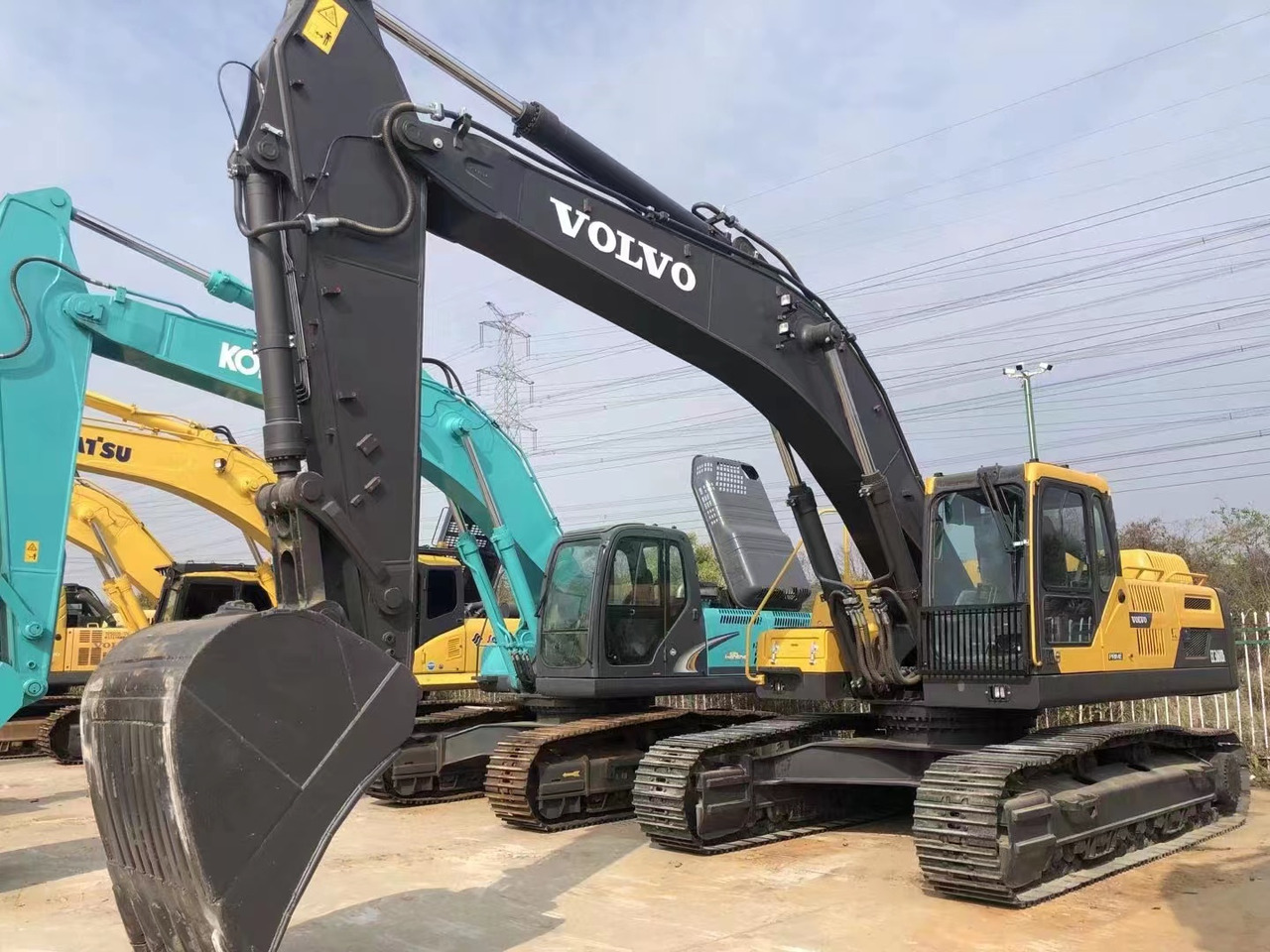 Volvo EC360DLC - Lánctalpas kotró: 5 kép. Volvo EC360DLC - Lánctalpas kotró: 5 kép.