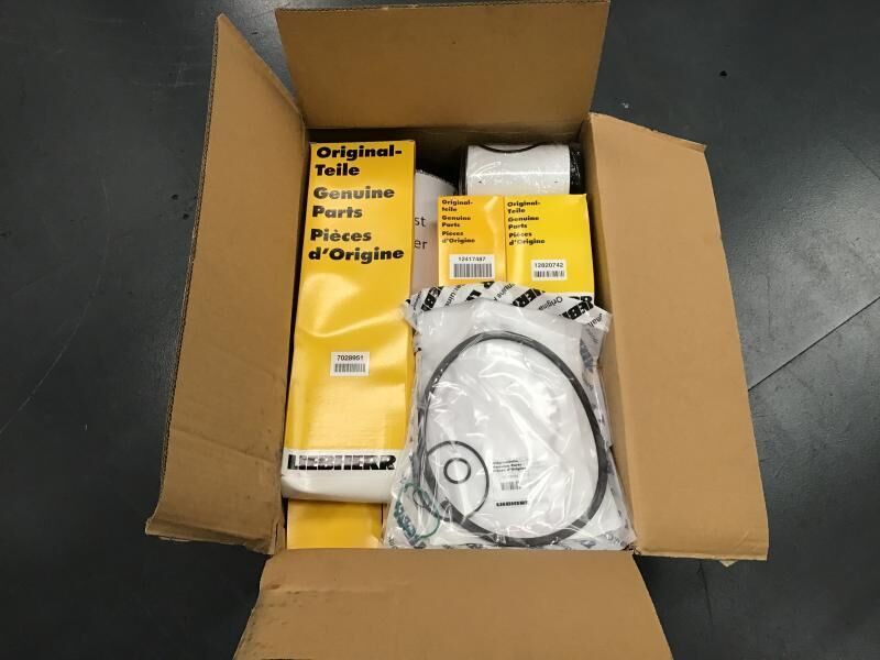 Liebherr Service Kit 2000 hours R906/R916/R926 - Alkatrész: 2 kép. Liebherr Service Kit 2000 hours R906/R916/R926 - Alkatrész: 2 kép.