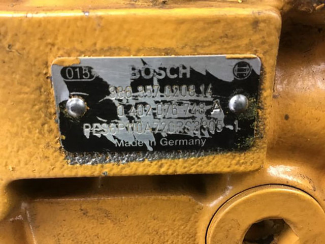 Bosch Fuel Injection pump D926 - Üzemanyag szivattyú: 2 kép. Bosch Fuel Injection pump D926 - Üzemanyag szivattyú: 2 kép.