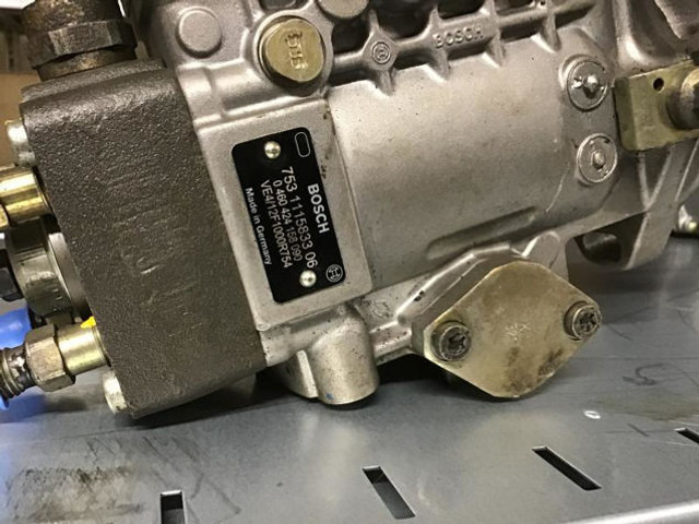 Bosch Injection Pump - Üzemanyag szivattyú: 2 kép. Bosch Injection Pump - Üzemanyag szivattyú: 2 kép.