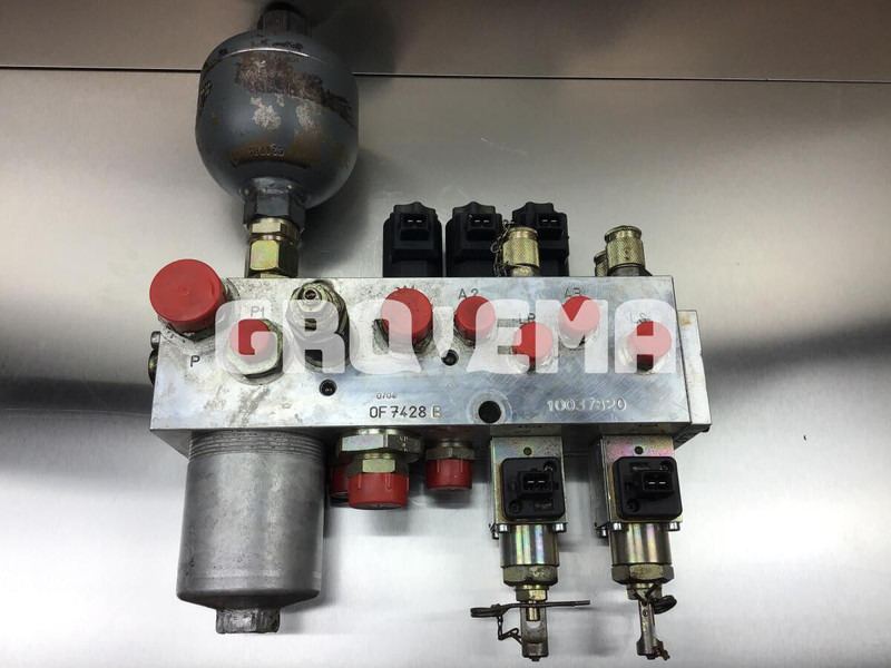 Liebherr A904C Li / R313 Li / R317 Li / R904 / R904C - Hidraulika: 1 kép. Liebherr A904C Li / R313 Li / R317 Li / R904 / R904C - Hidraulika: 1 kép.